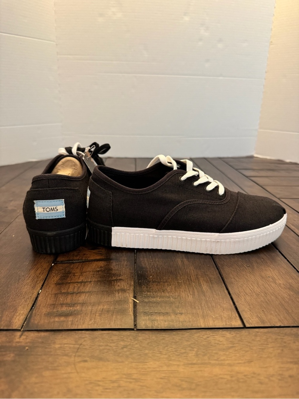 TOMS Cordones Indio Womens 7 B Sneakers Casual Shoes Black Heritage Canvass NIB